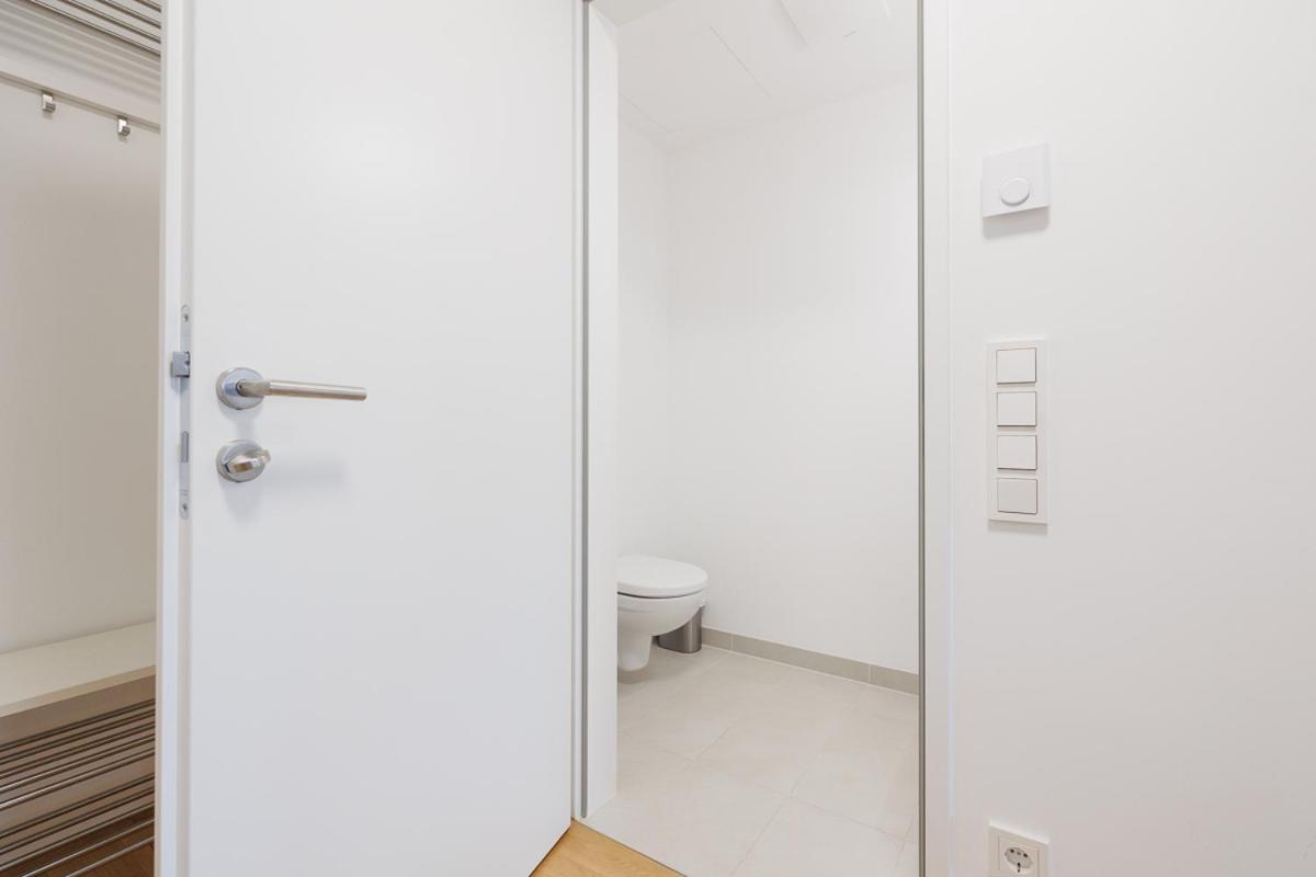 Lovely Apartment In Marina Tower - 10Min To City Center Vienna Exterior photo