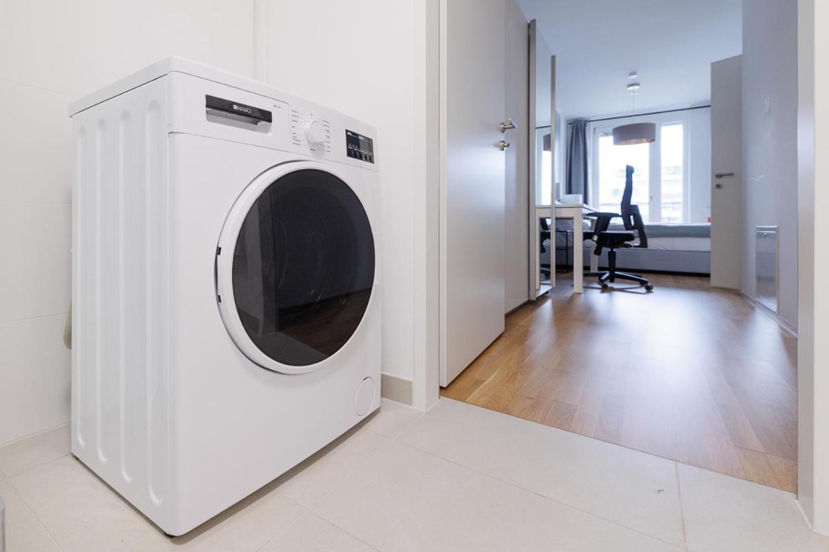 Lovely Apartment In Marina Tower - 10Min To City Center Vienna Exterior photo